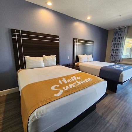 Days Inn & Suites By Wyndham La Porte Εξωτερικό φωτογραφία