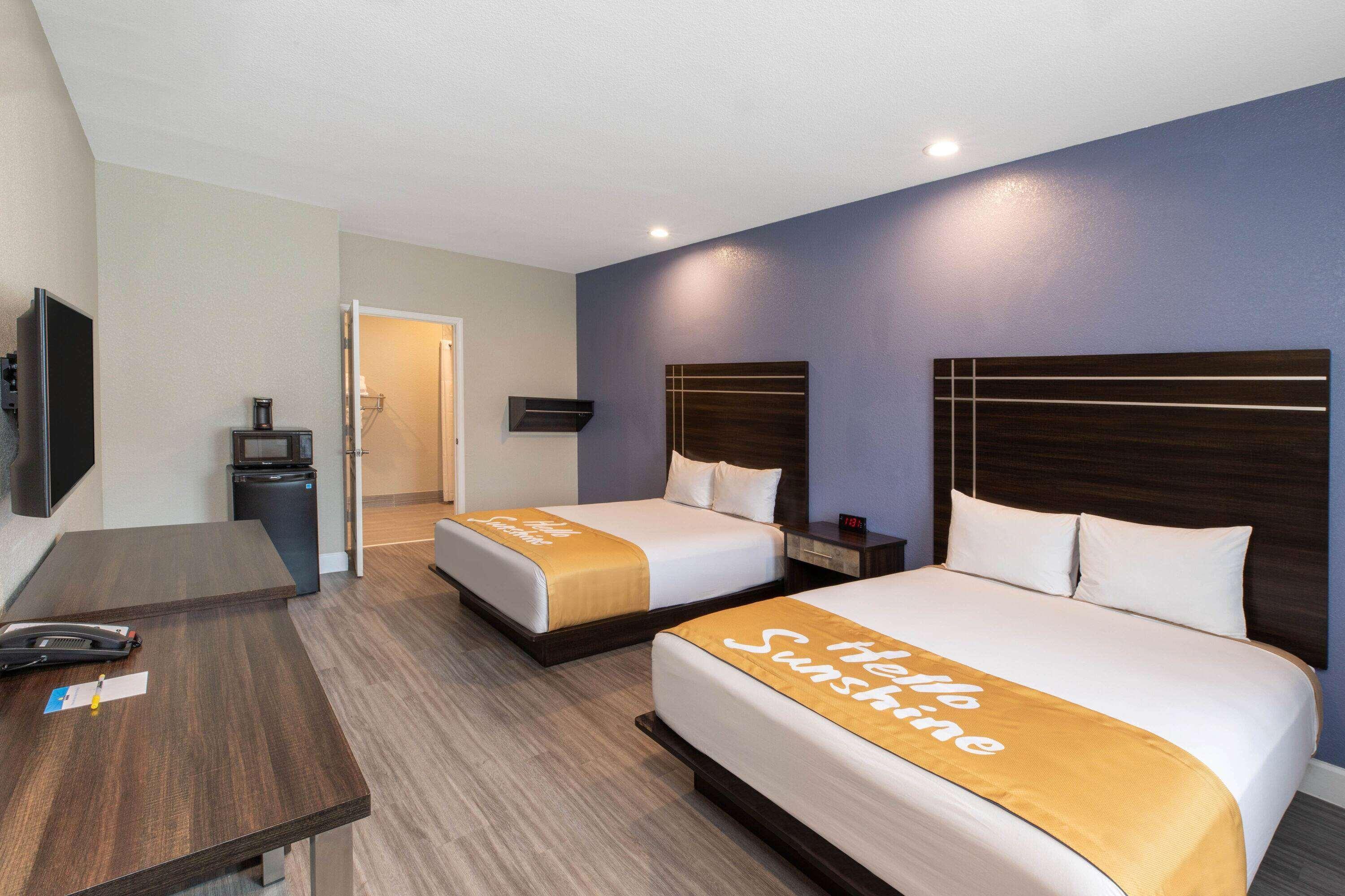 Days Inn & Suites By Wyndham La Porte Εξωτερικό φωτογραφία