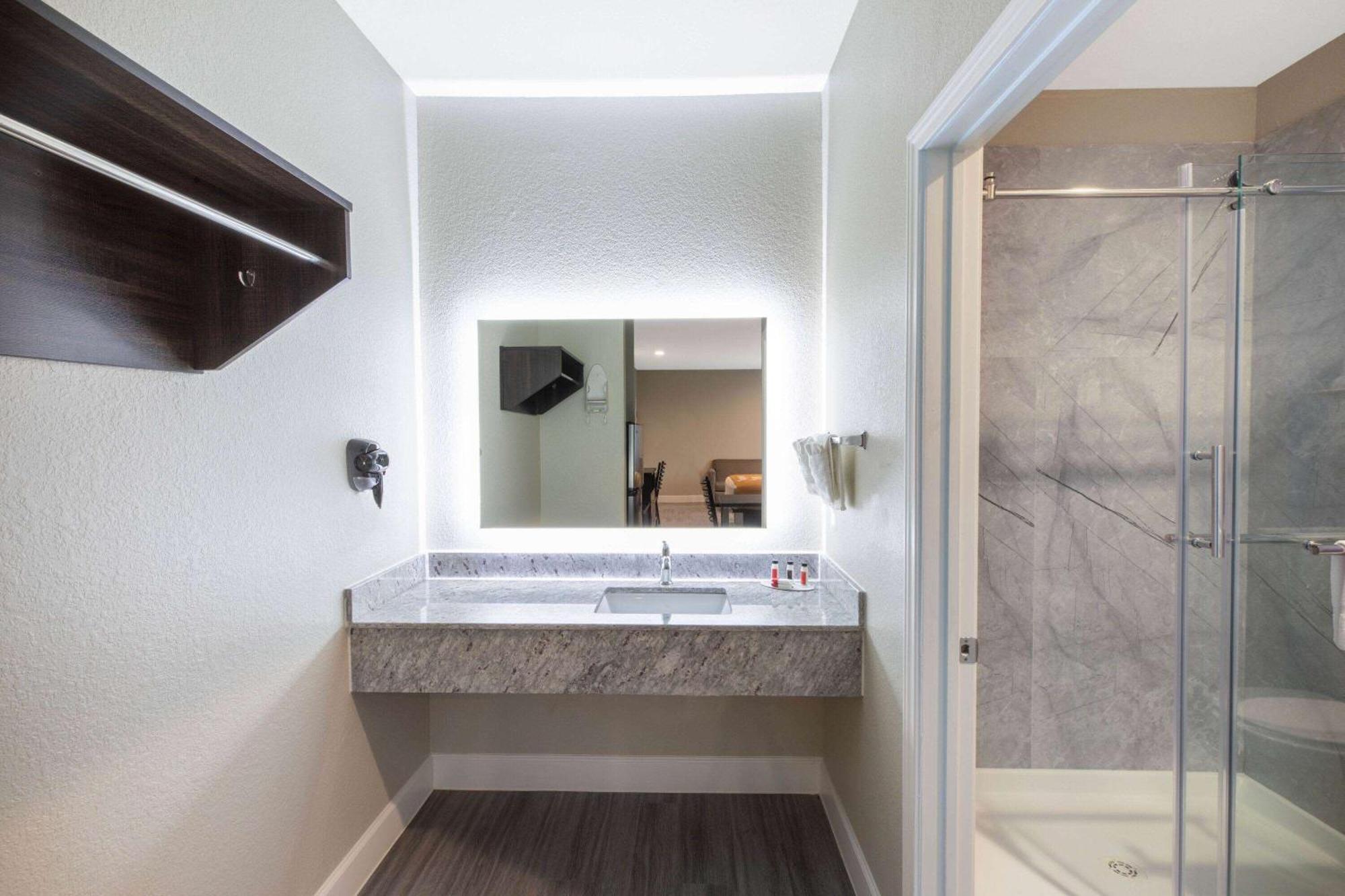 Days Inn & Suites By Wyndham La Porte Εξωτερικό φωτογραφία