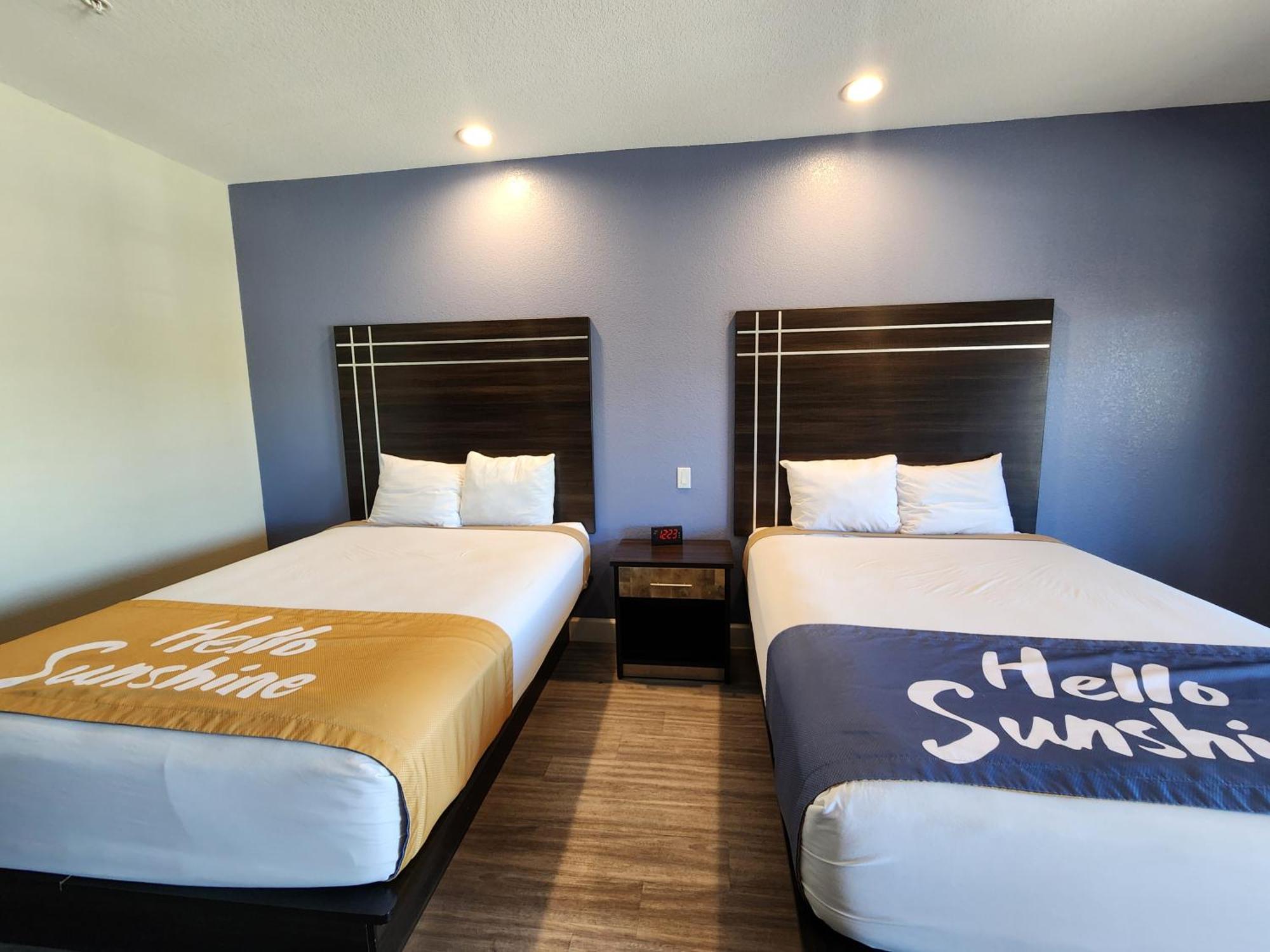 Days Inn & Suites By Wyndham La Porte Εξωτερικό φωτογραφία