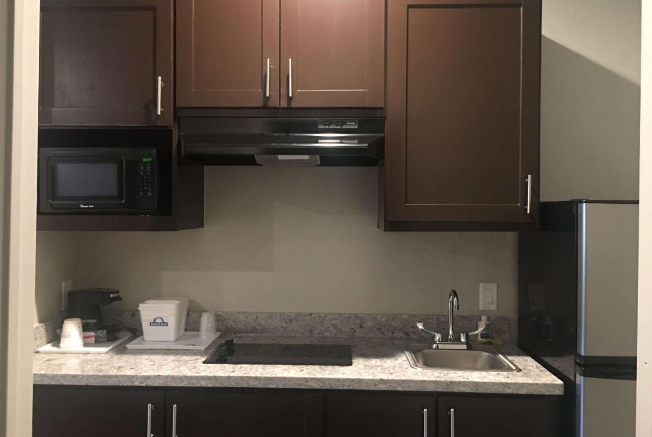Days Inn & Suites By Wyndham La Porte Εξωτερικό φωτογραφία