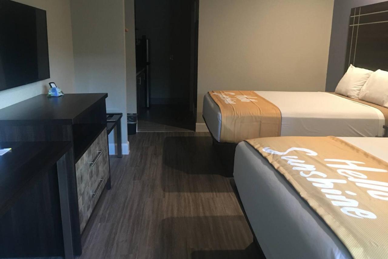 Days Inn & Suites By Wyndham La Porte Εξωτερικό φωτογραφία